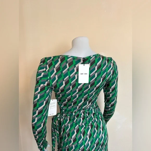 NWT - Saint and Sofia - Amelia Wrap Dress in Green Jardin Geo. Size: 6. - Picture 6 of 8